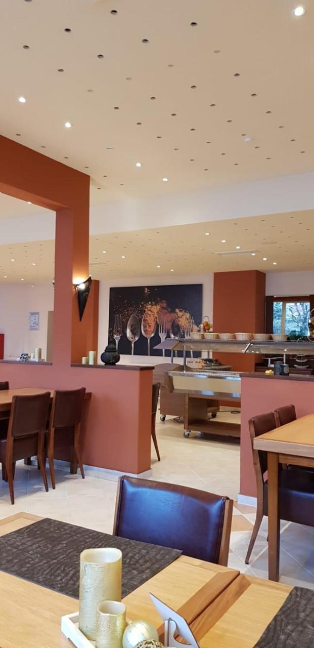 Hotel Imota Нойвид Экстерьер фото
